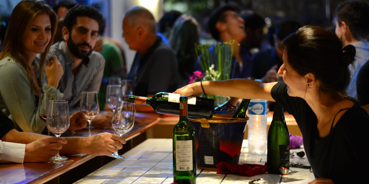 Um bar só de vinhos brasileiros em São Paulo